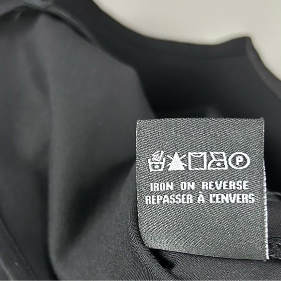 Le Chateau Crochet Neckline Sleeveless Black Blouse Size Small - Picture 7 of 7